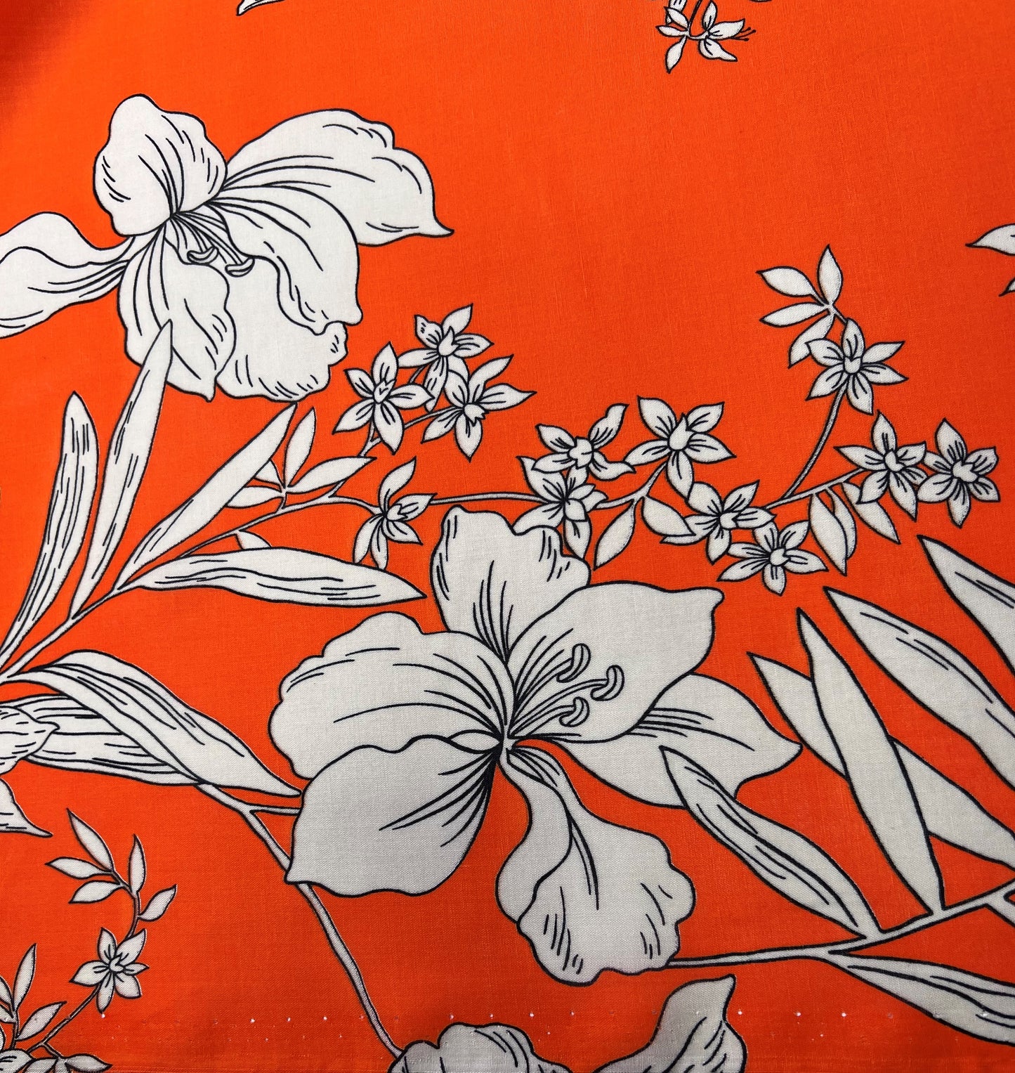 Viscosa stampata fiori su sfondo arancio