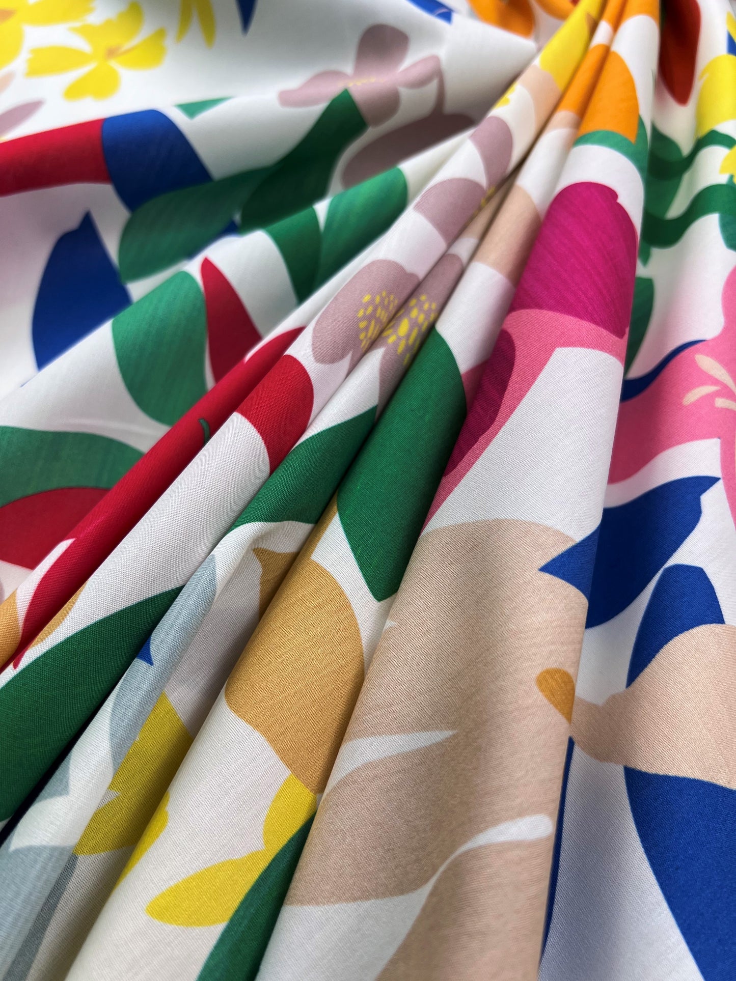 Cotone stampato fiori multicolore su sfondo bianco