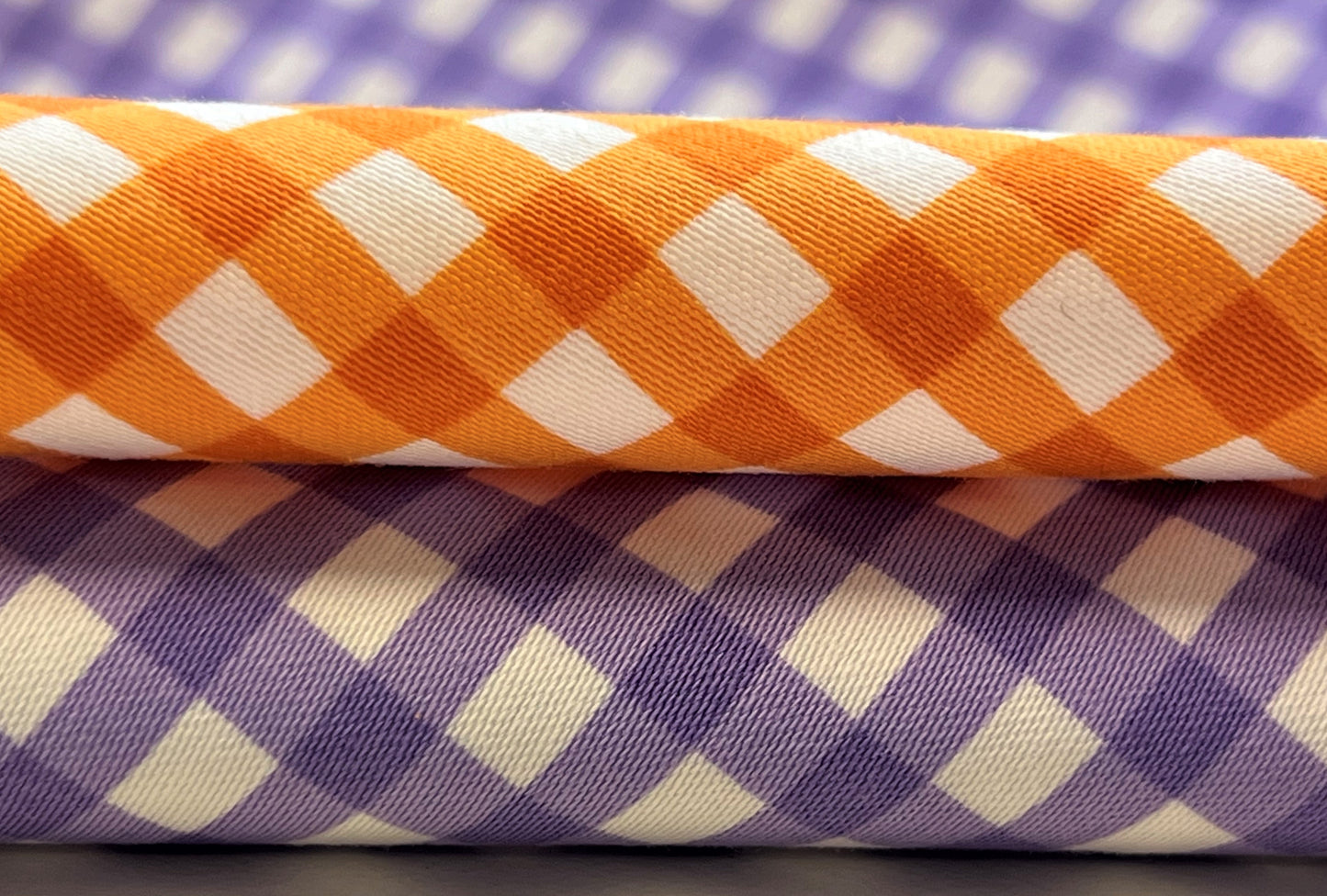 Cotone elasticizzato quadretti viola su sfondo bianco