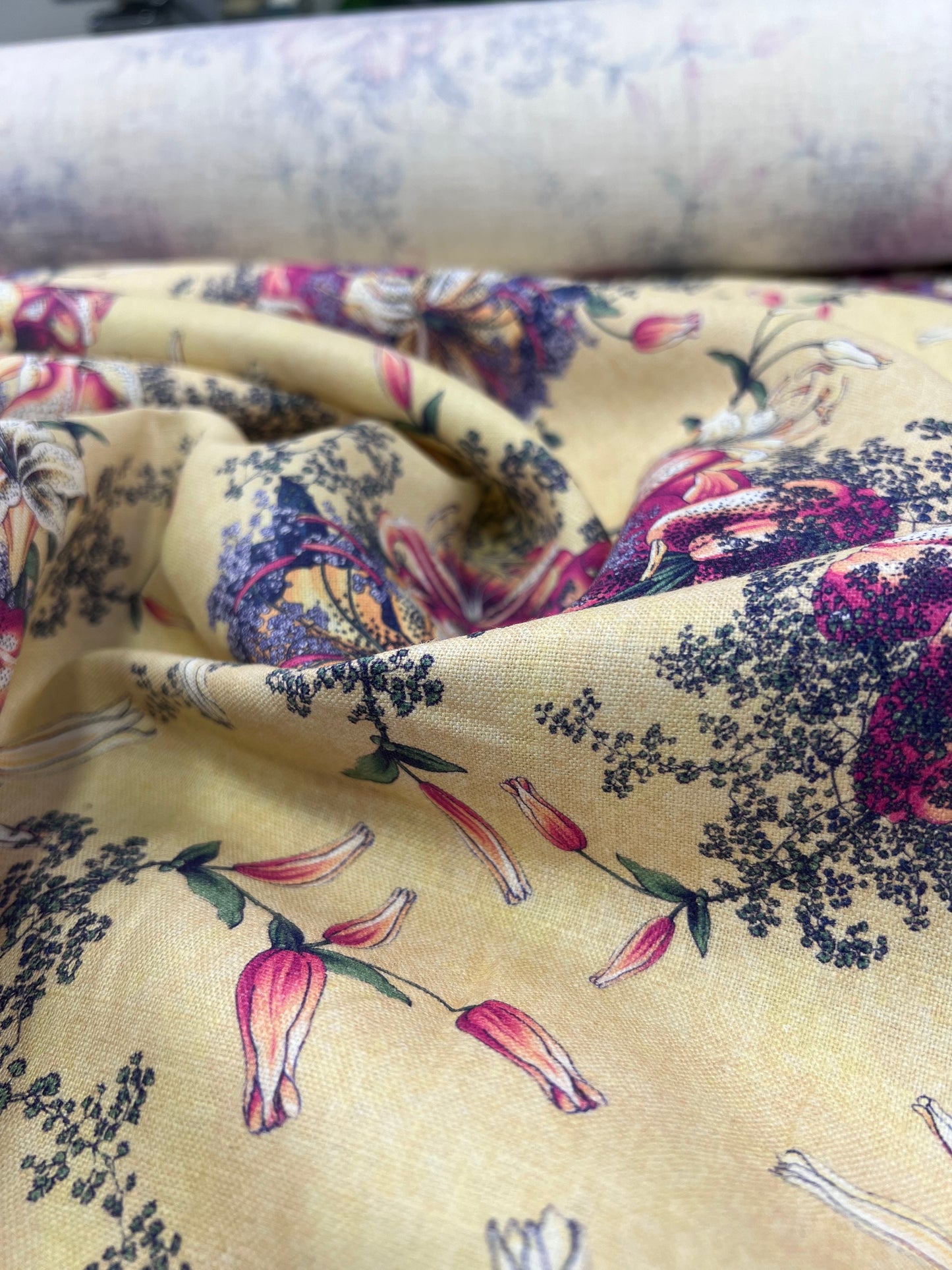 Lino stampato fiori su sfondo crema