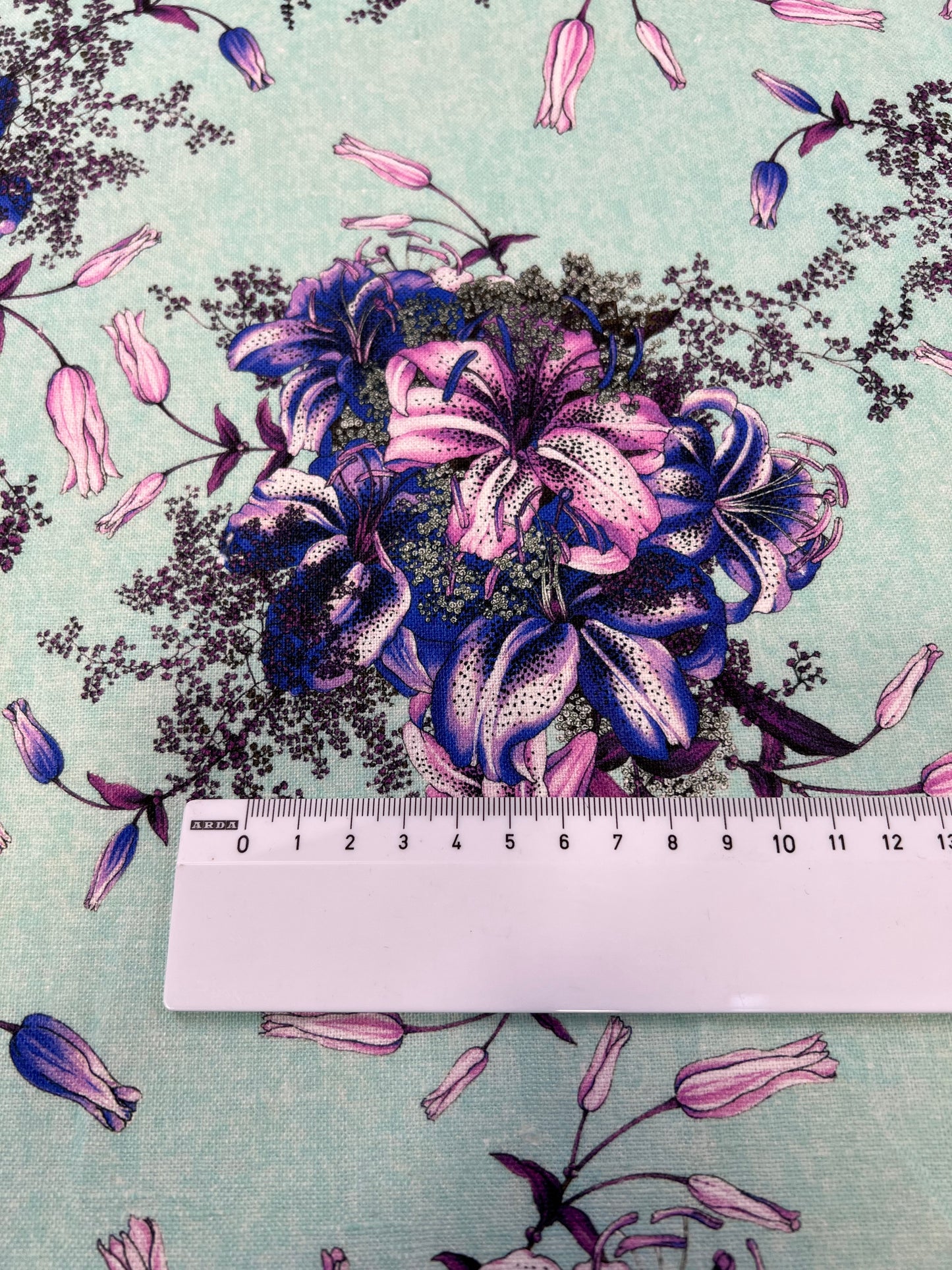 Lino stampato fiori su sfondo azzurro