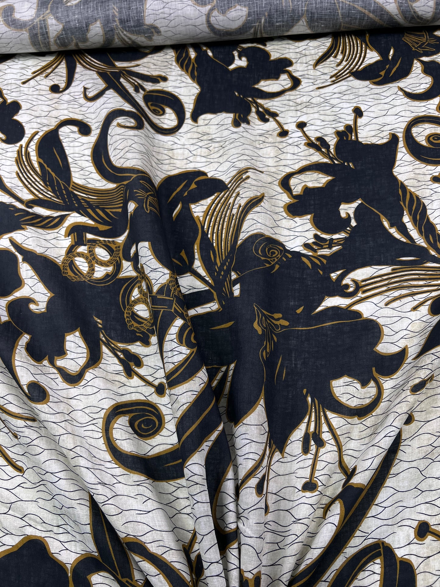 Lino stampato fiori neri su sfondo beige