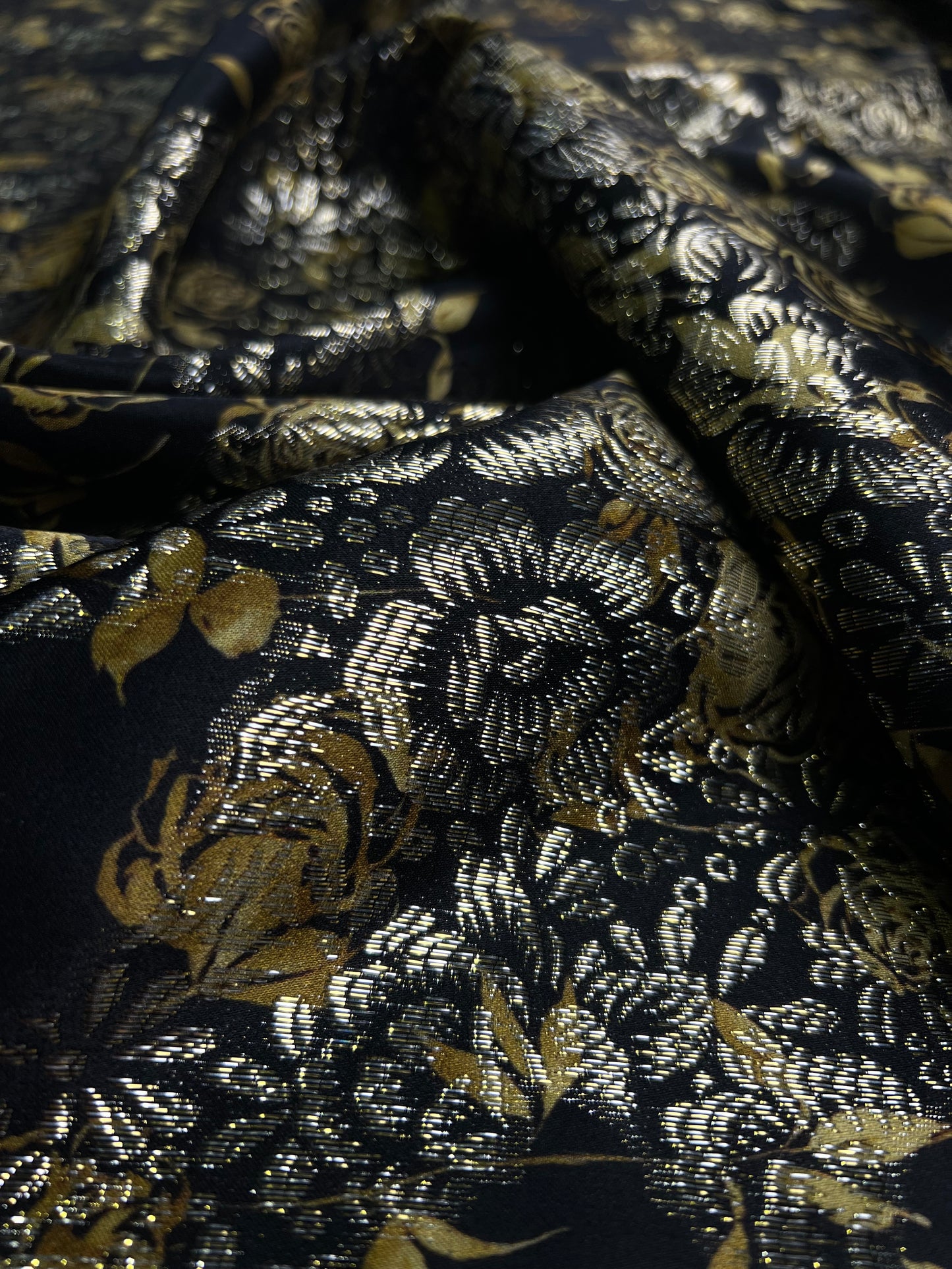 Seta con lurex rose sfondo nero