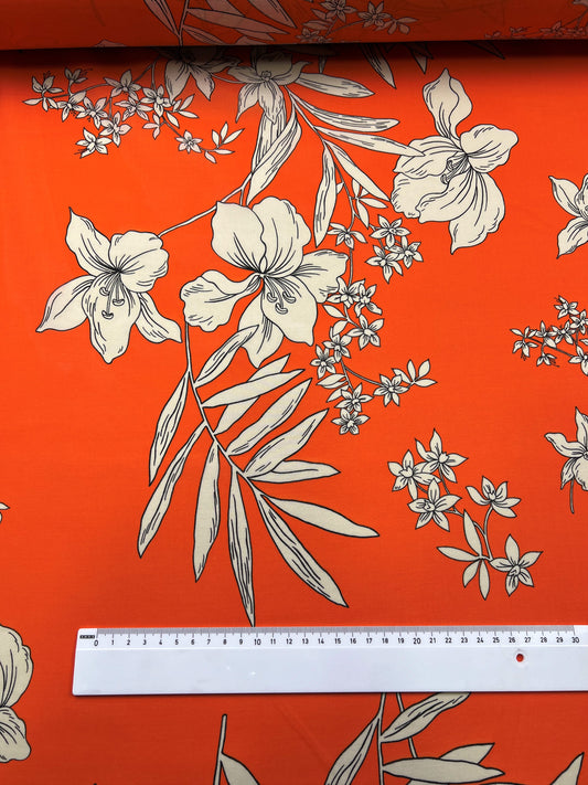 Viscosa stampata fiori su sfondo arancio