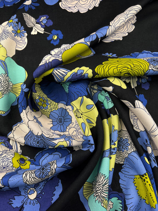 Viscosa stampata fiori blu su nero