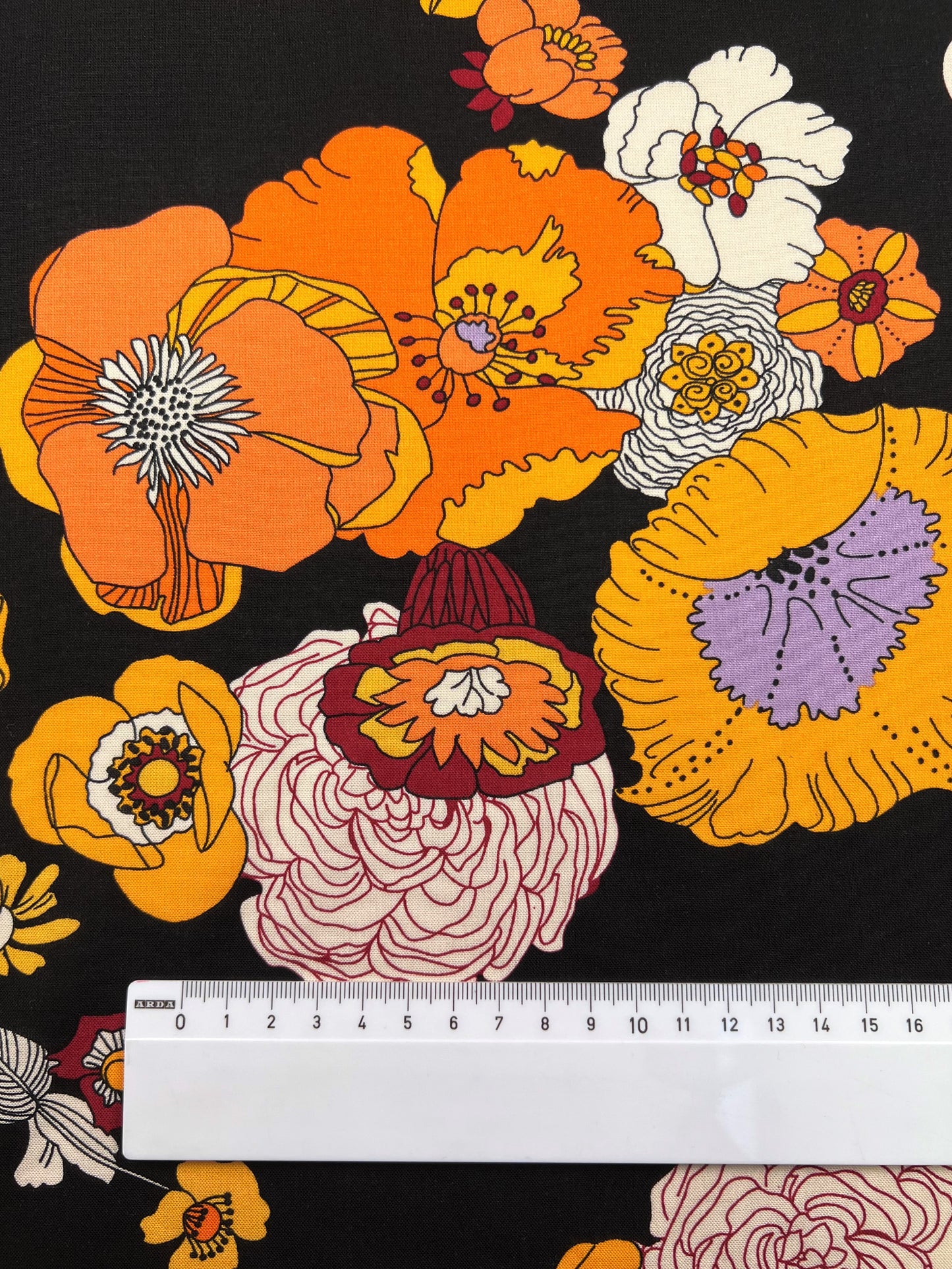Viscosa stampata fiori arancioni su nero