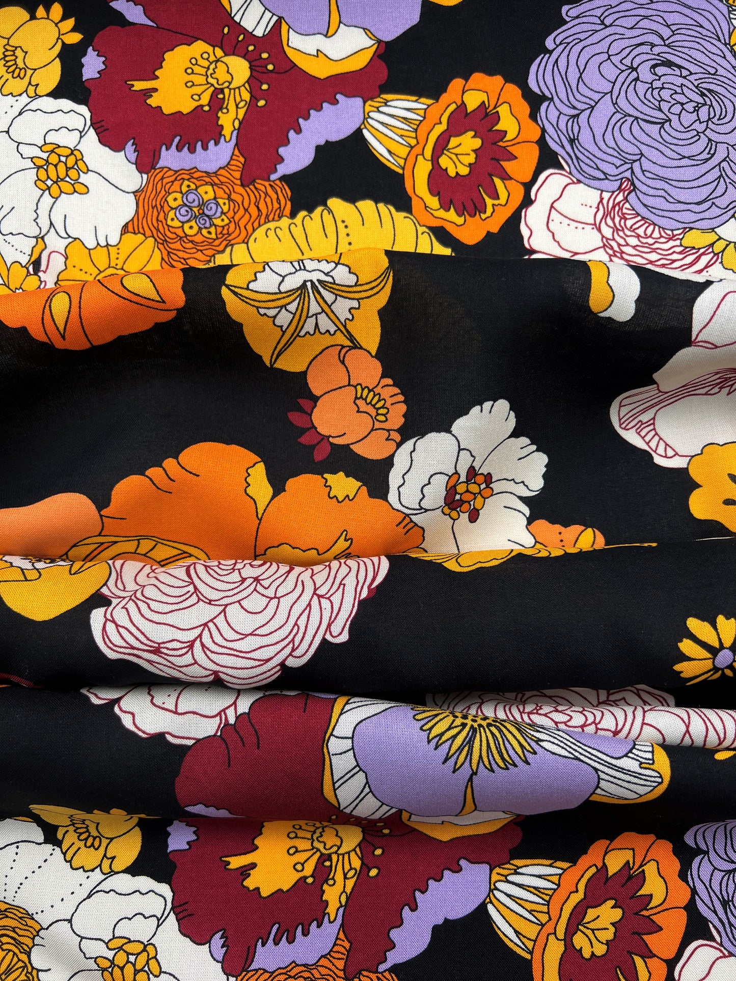 Viscosa stampata fiori arancioni su nero