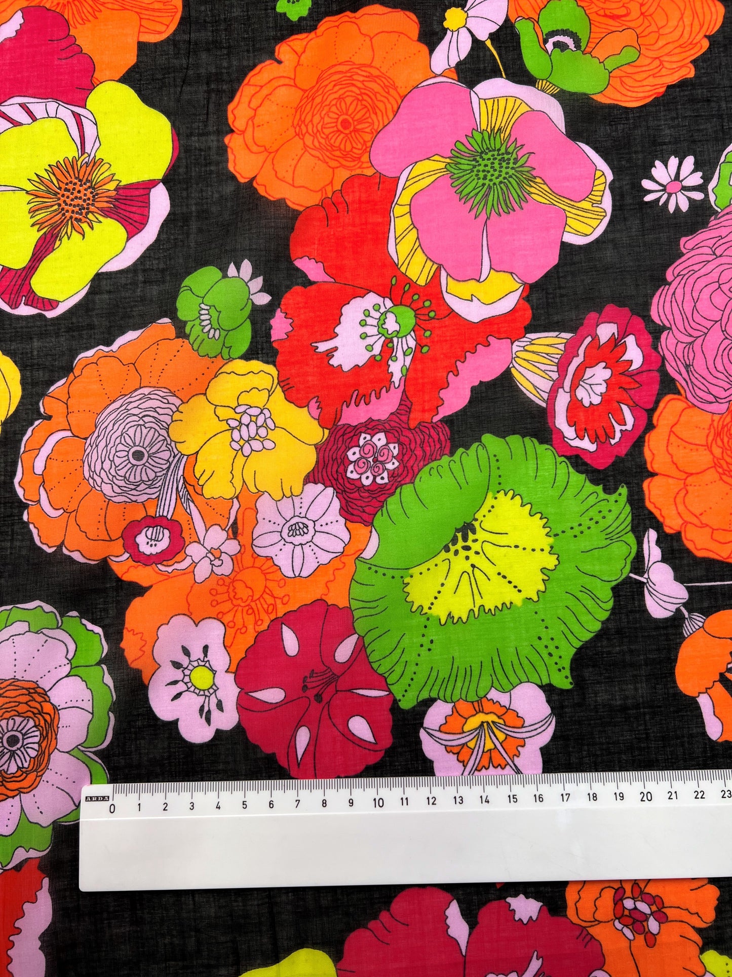 Cotone stampato fiori multicolore su nero