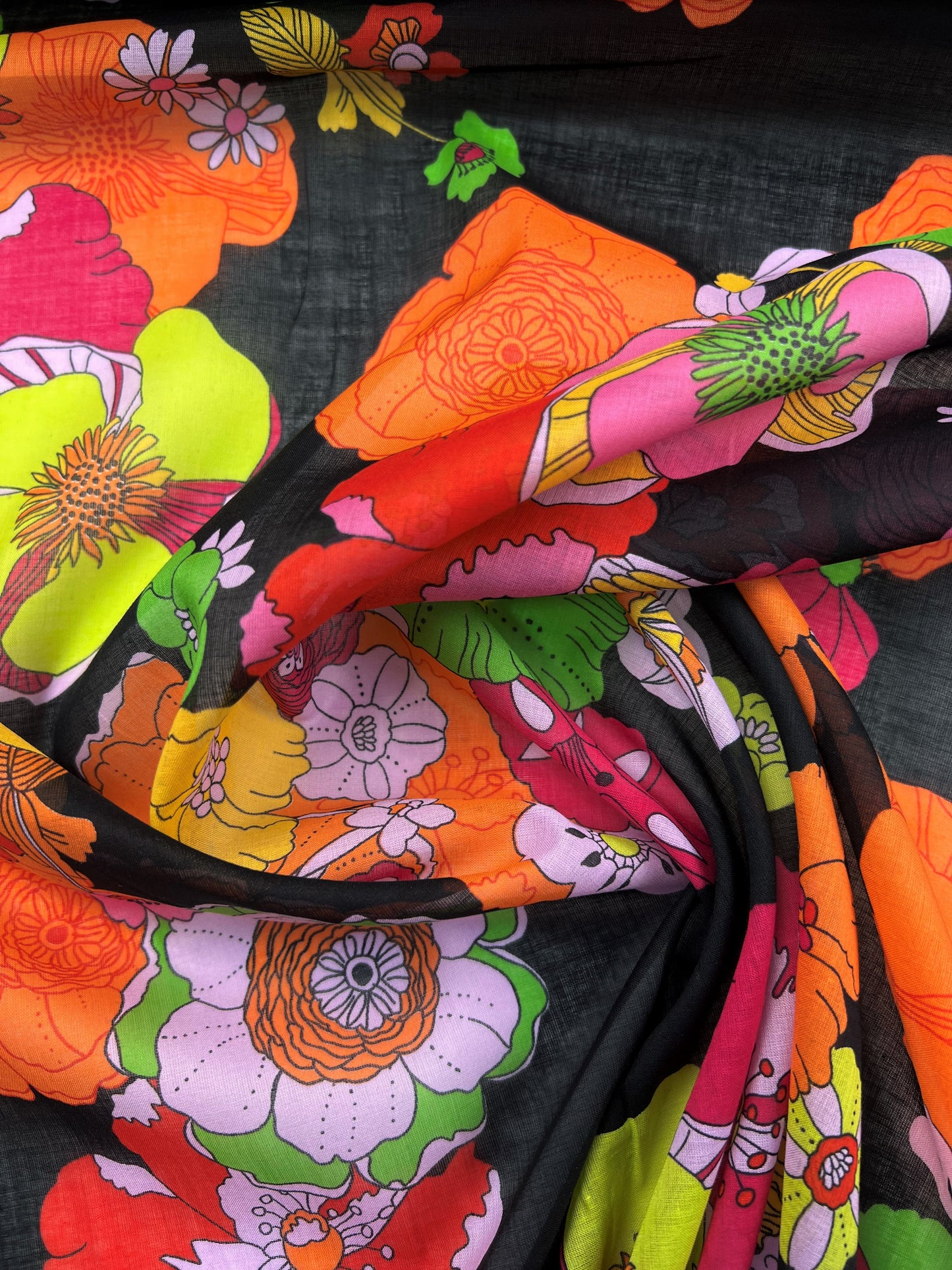 Cotone stampato fiori multicolore su nero