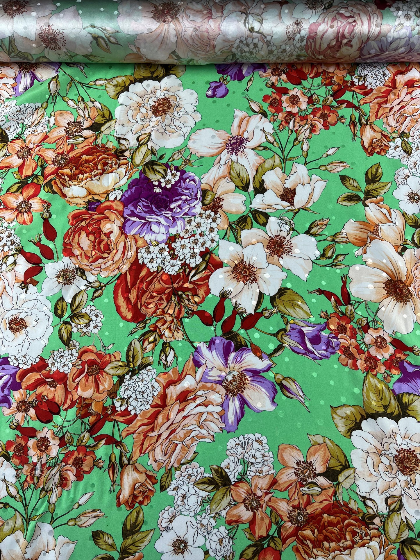 Jacquard di seta verde a pois