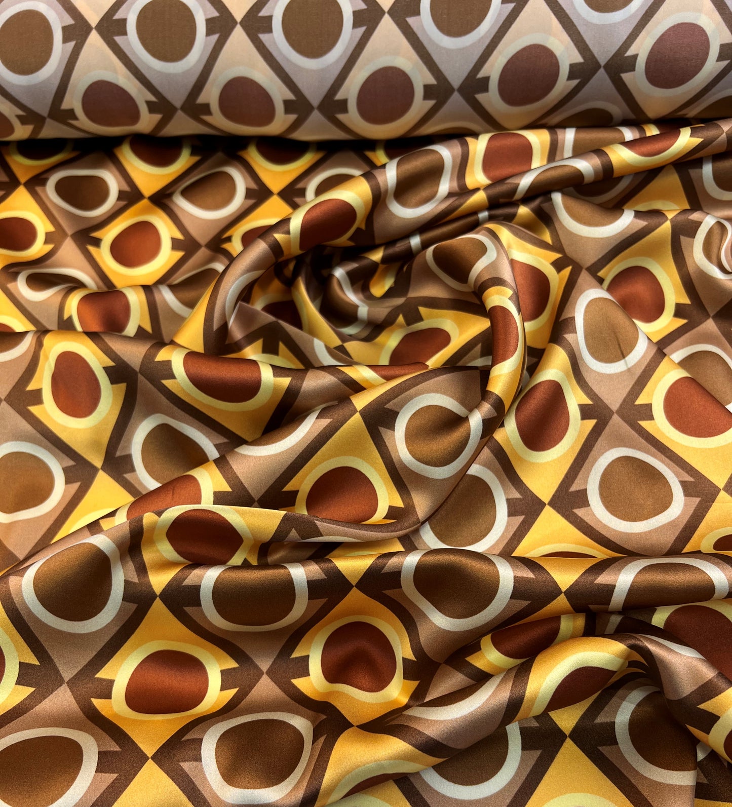 Raso di seta retro marrone chiaro