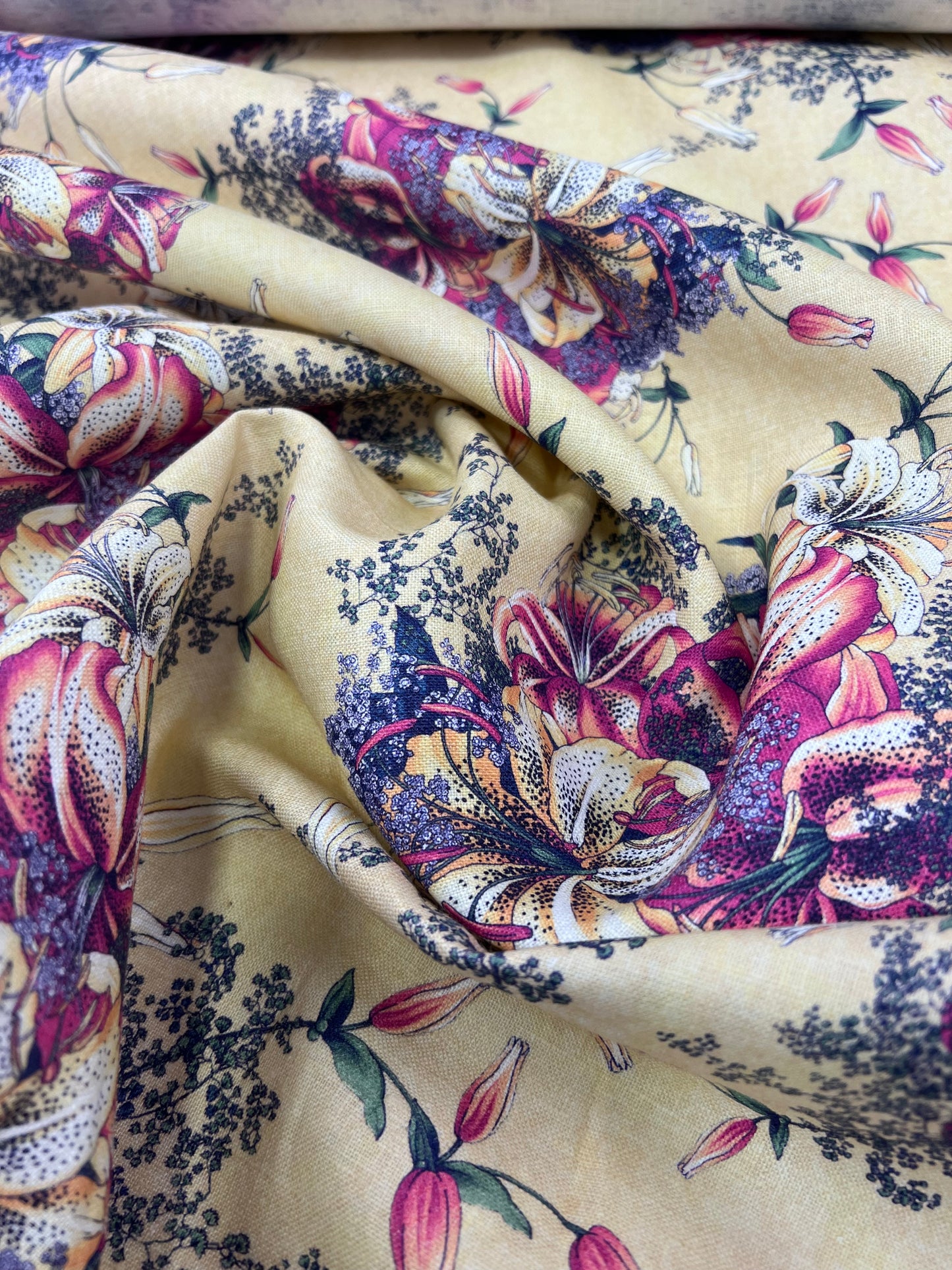 Lino stampato fiori su sfondo crema