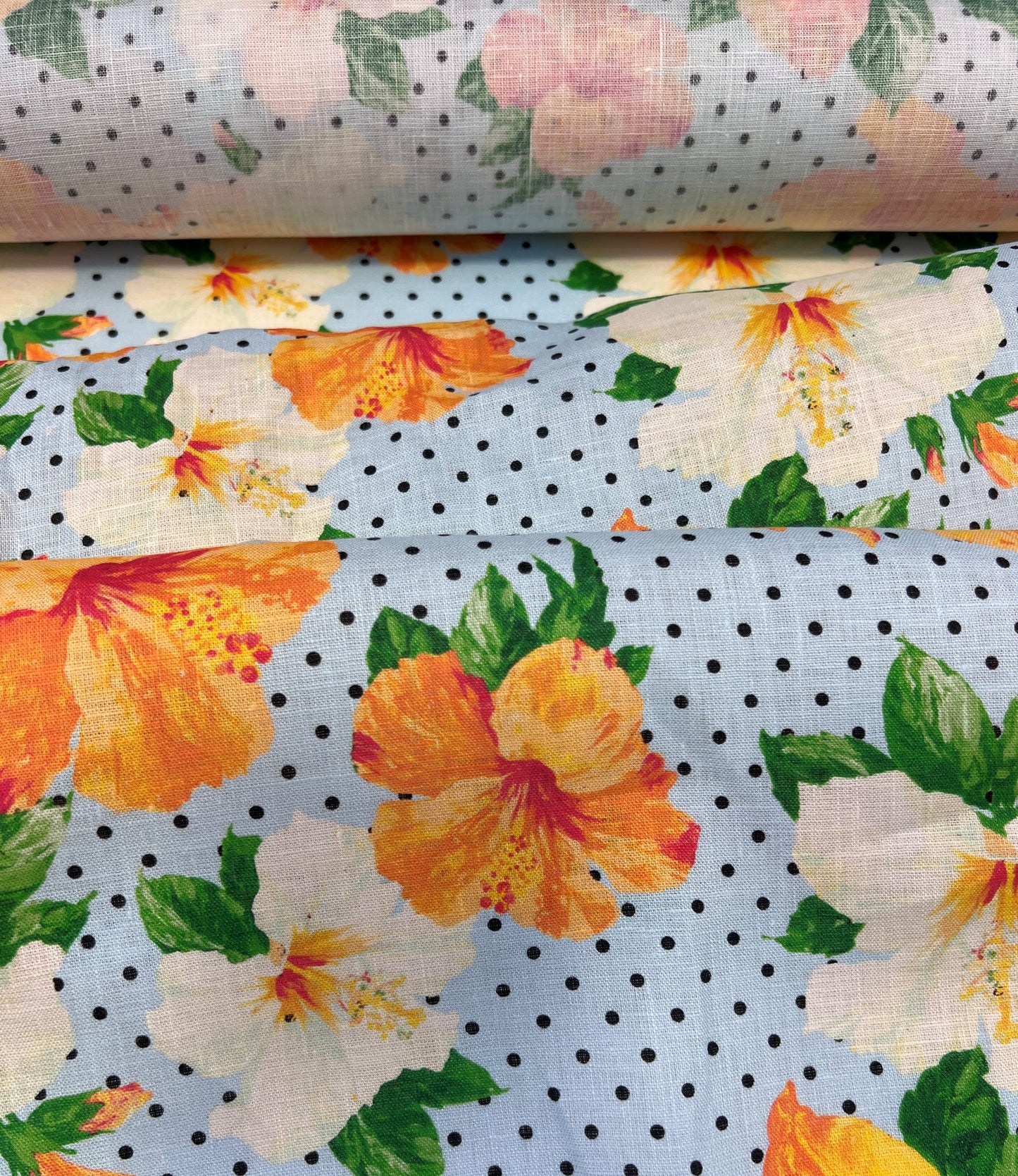 Lino stampato fiori arancioni su sfondo azzurro