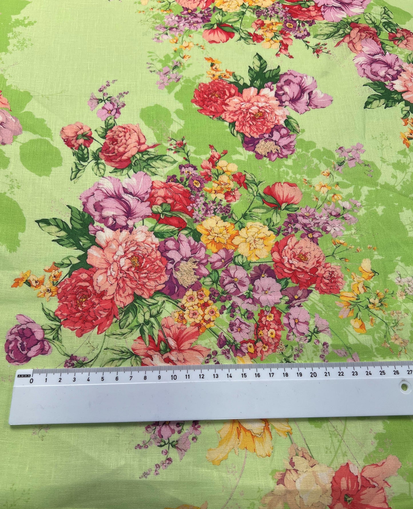 Lino stampato fiori rossi su sfondo lime