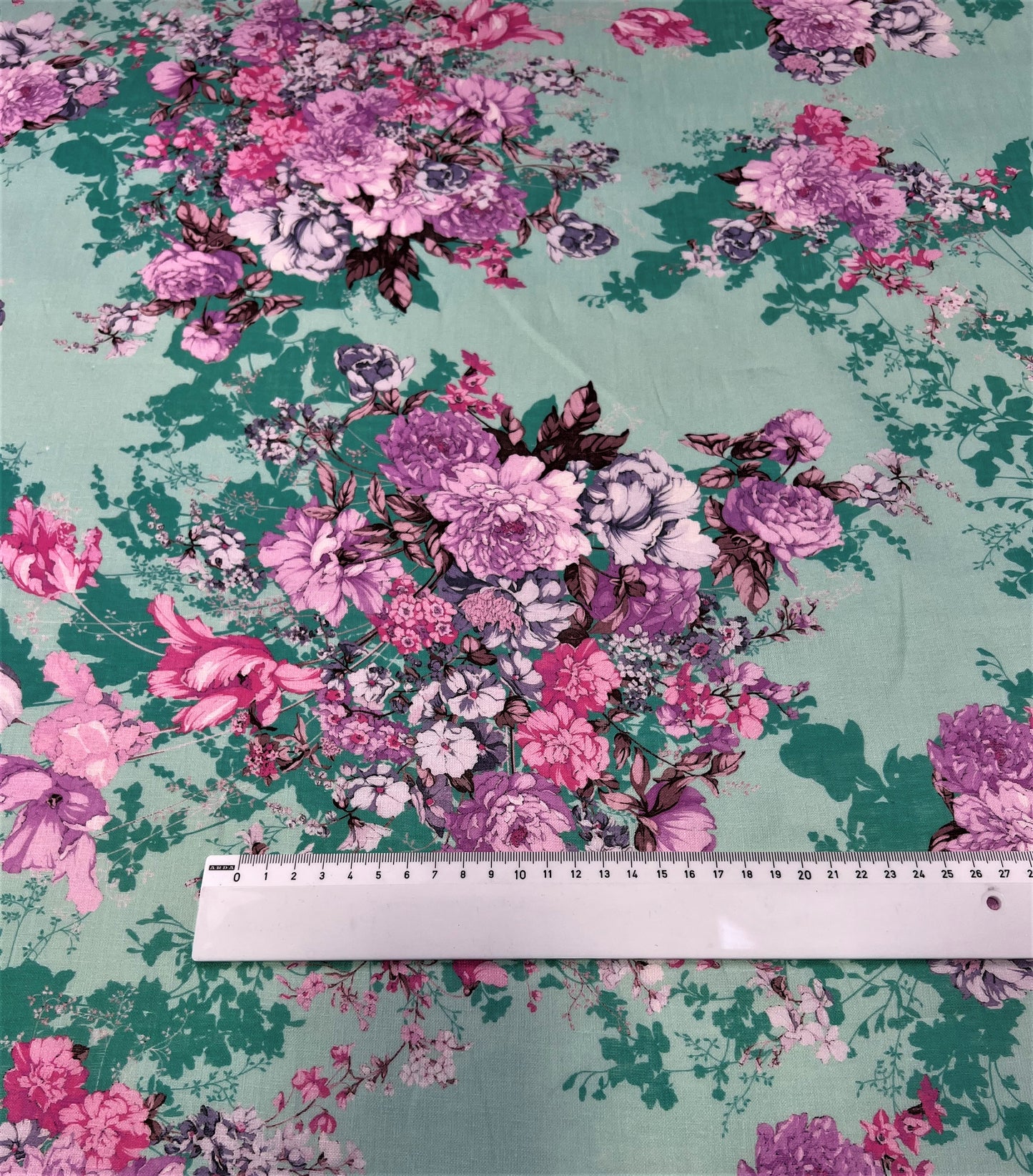 Lino stampato fiori rosa su sfondo azzurro