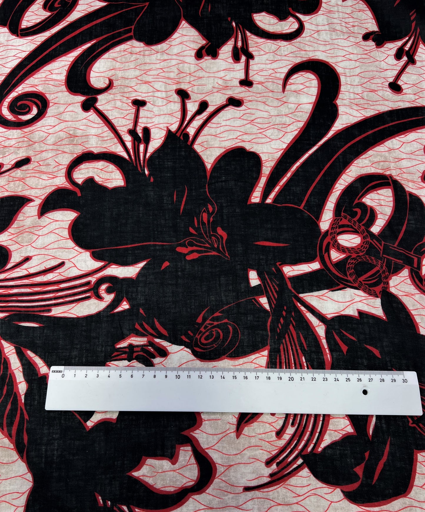 Lino stampato fiori neri e rossi su sfondo beige