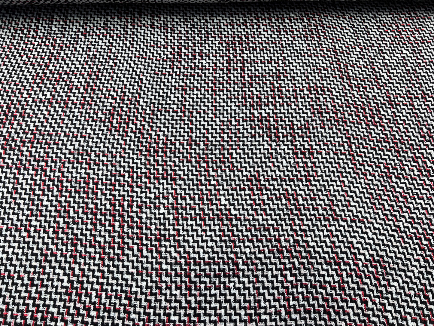 Tweed zig zag bianco/nero/rosso