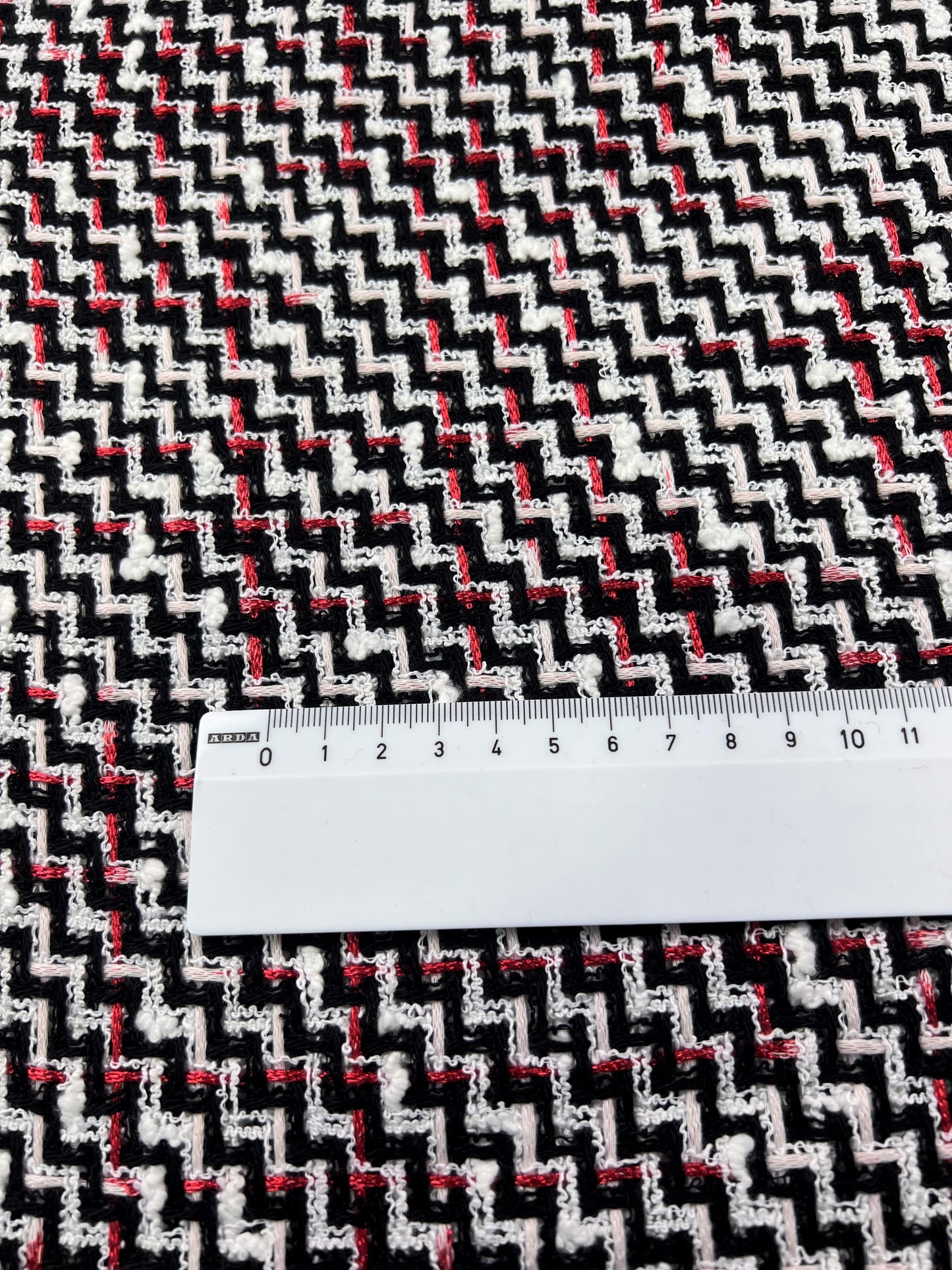 Tweed zig zag bianco/nero/rosso