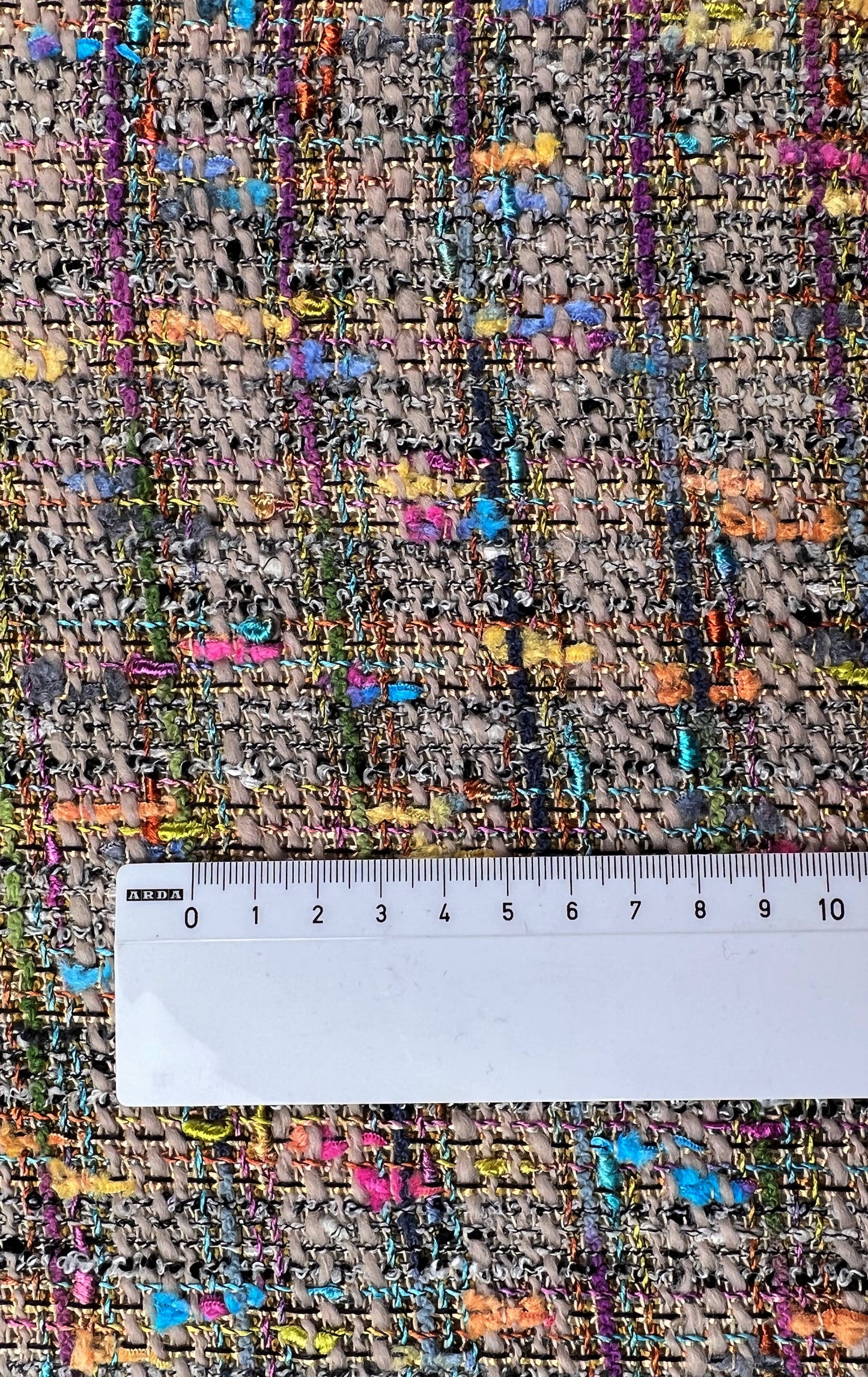 Tweed multicolore su beige