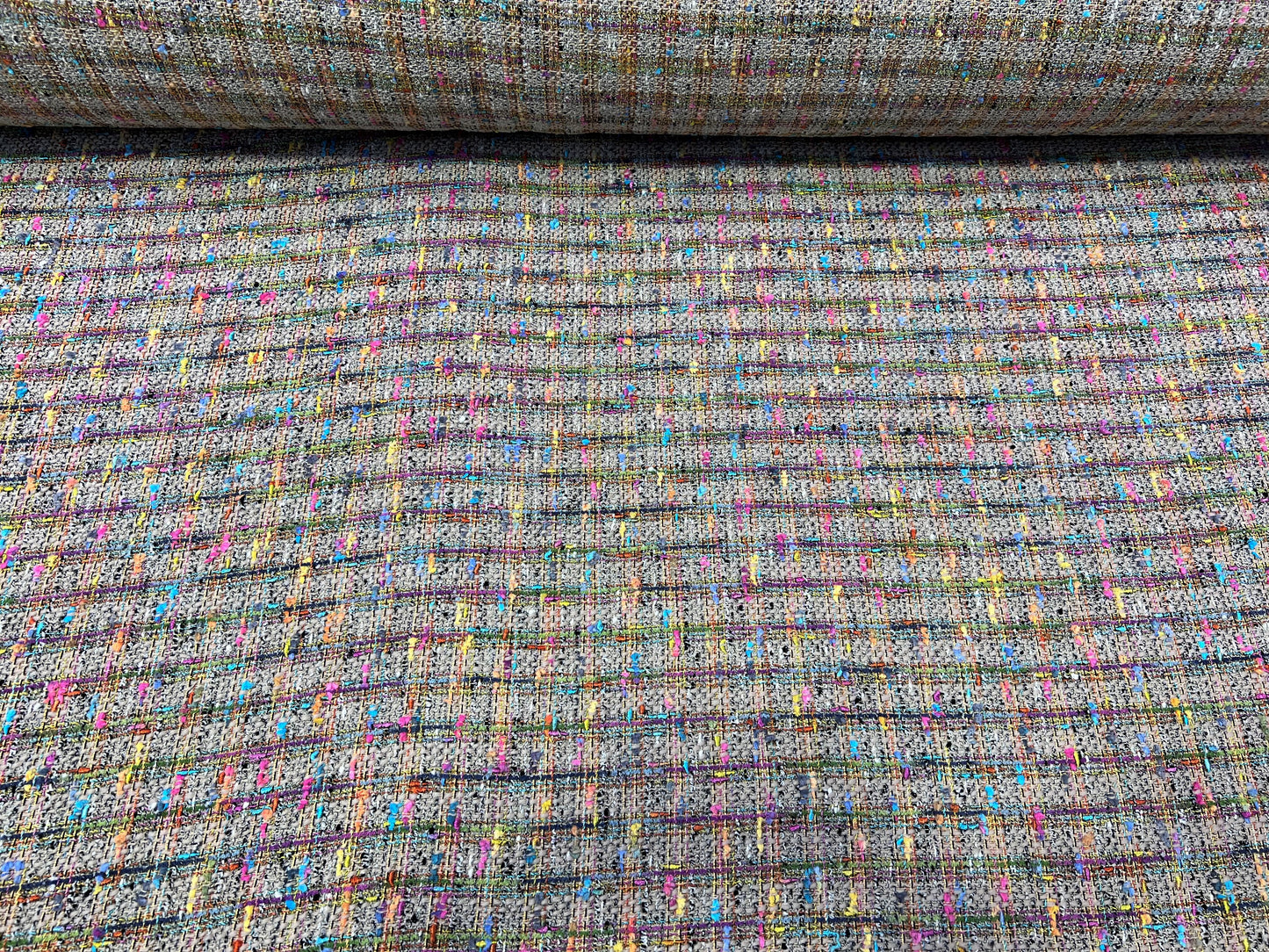 Tweed multicolore su beige