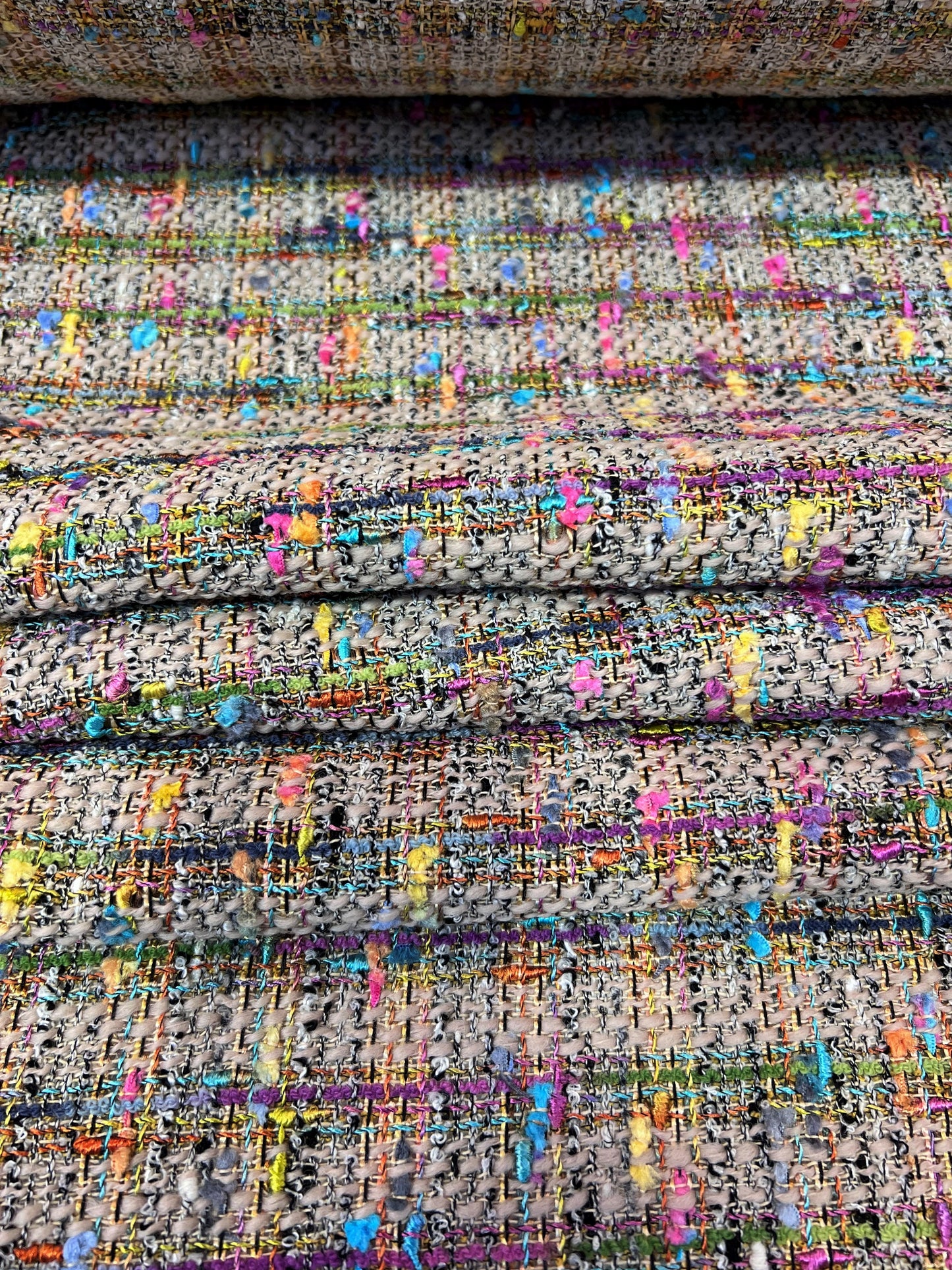 Tweed multicolore su beige