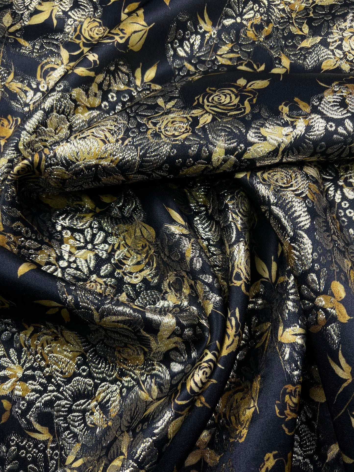 Seta con lurex rose  sfondo nero