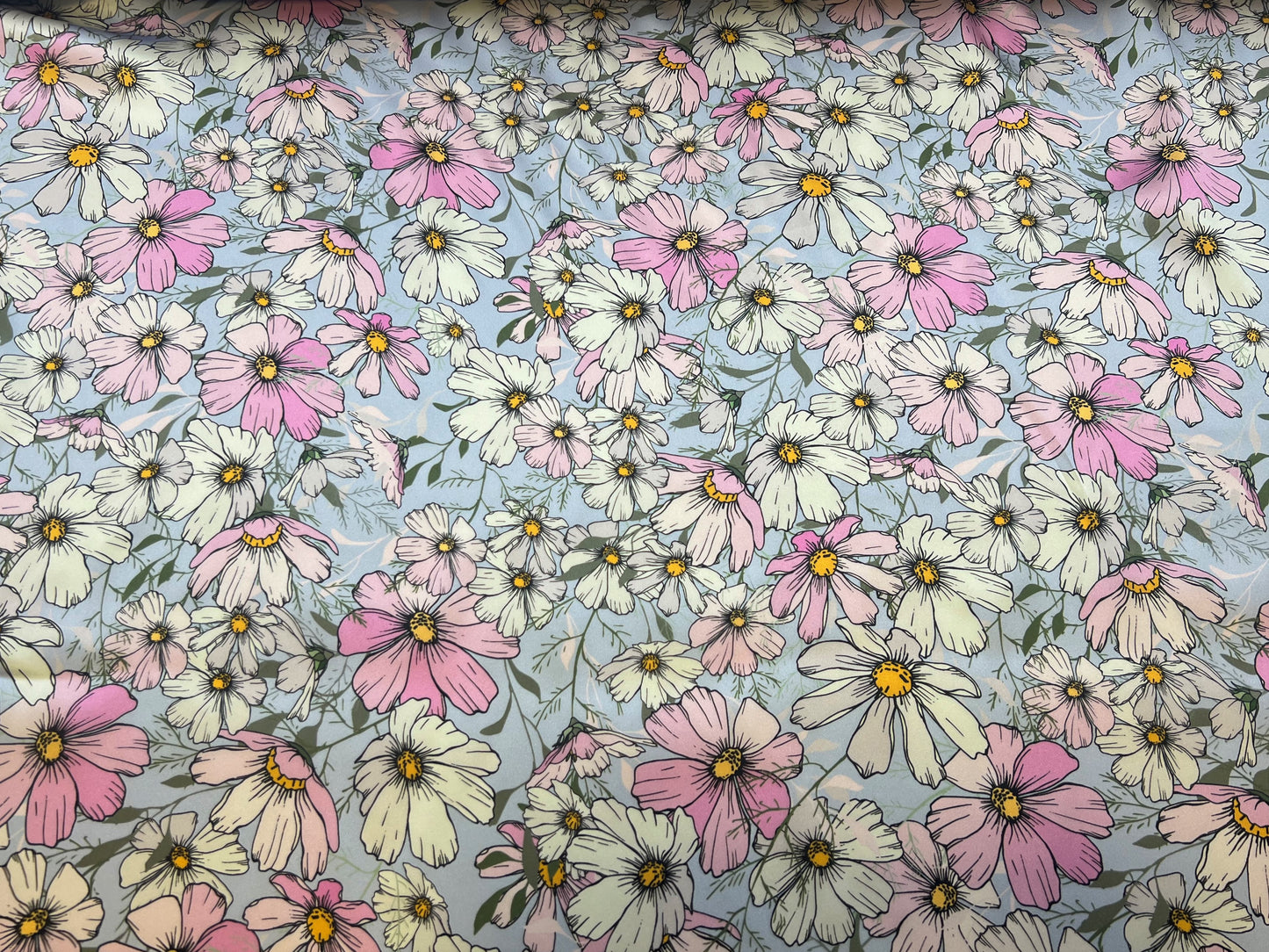 Raso di seta fiori sfondo lilla