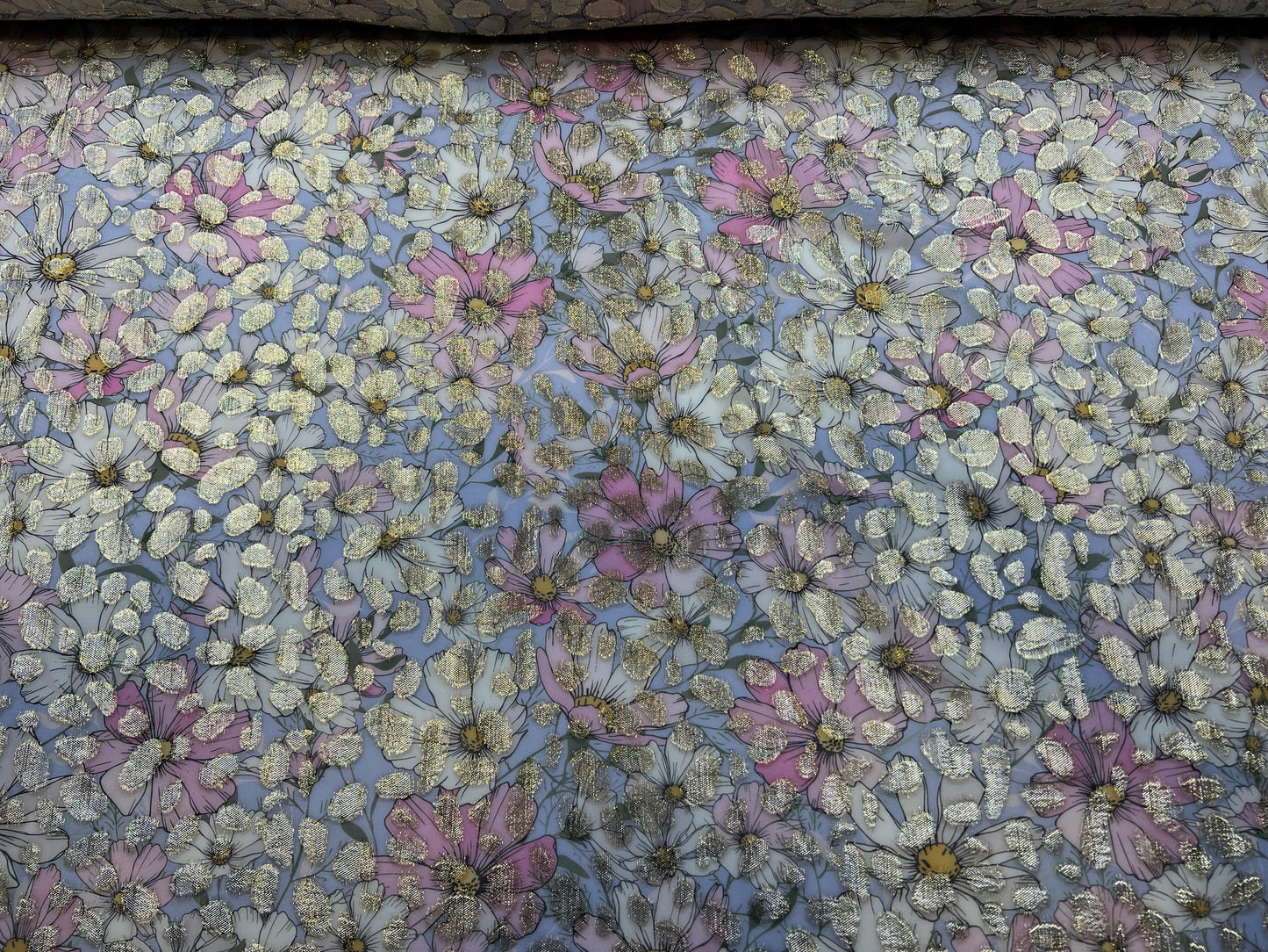 Georgette di seta con lurex fiori sfondo lilla