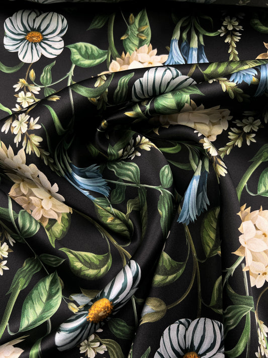 Raso di seta fiori sfondo nero