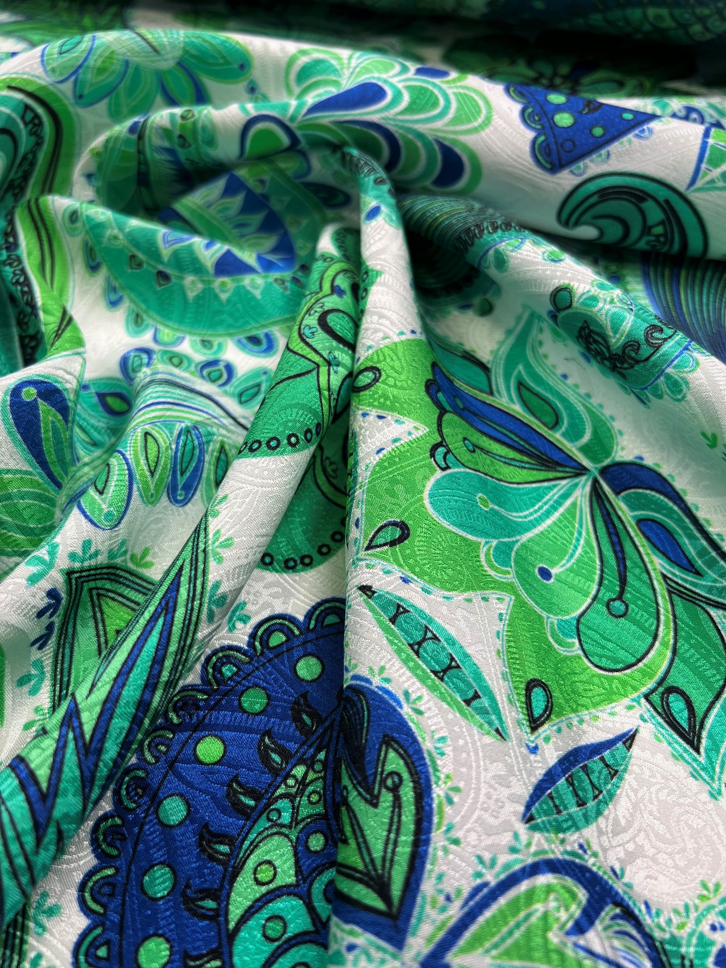 Jacquard di seta fiori e paisley verde