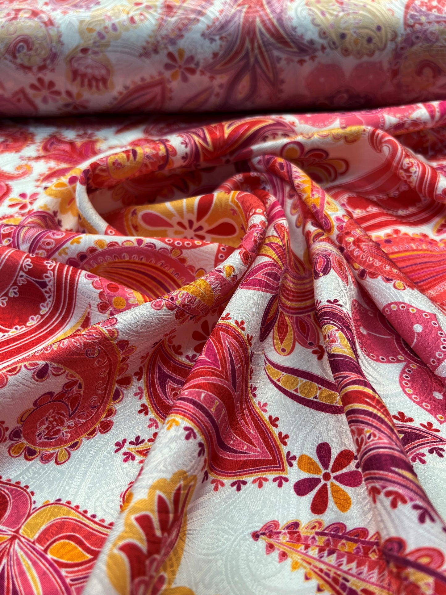 Jacquard di seta fiori e paisley arancio